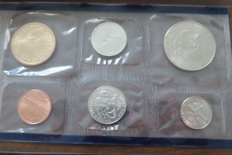 2005 UNITED STATES MINT UNCIRCULATED COIN SET DENVER