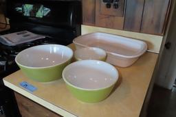 PYREX 3-PIECE MIXING BOWL SET