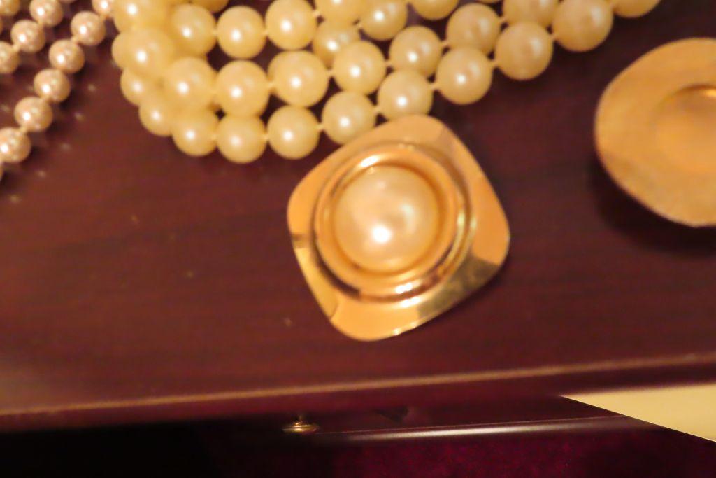 VARIETY OF PEARL JEWELRY