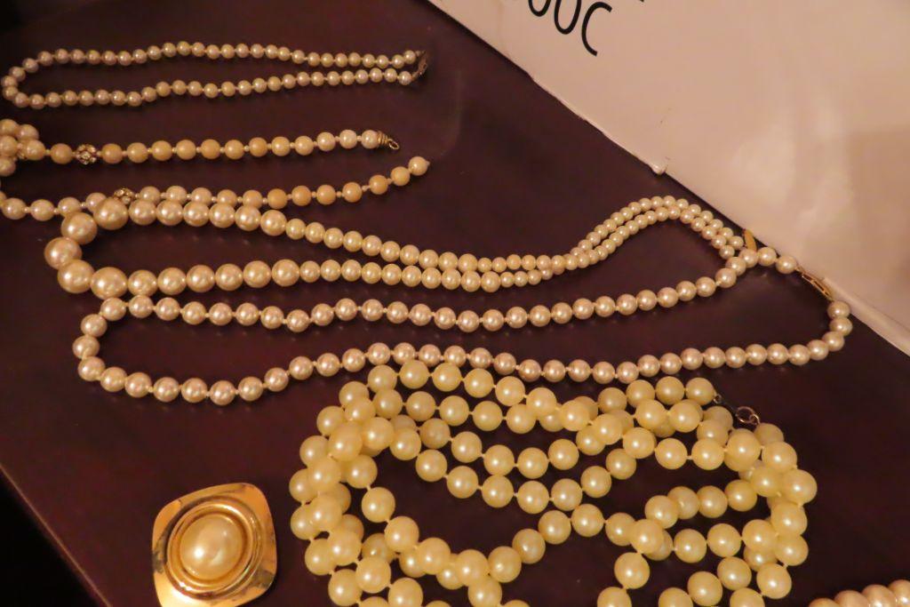 VARIETY OF PEARL JEWELRY