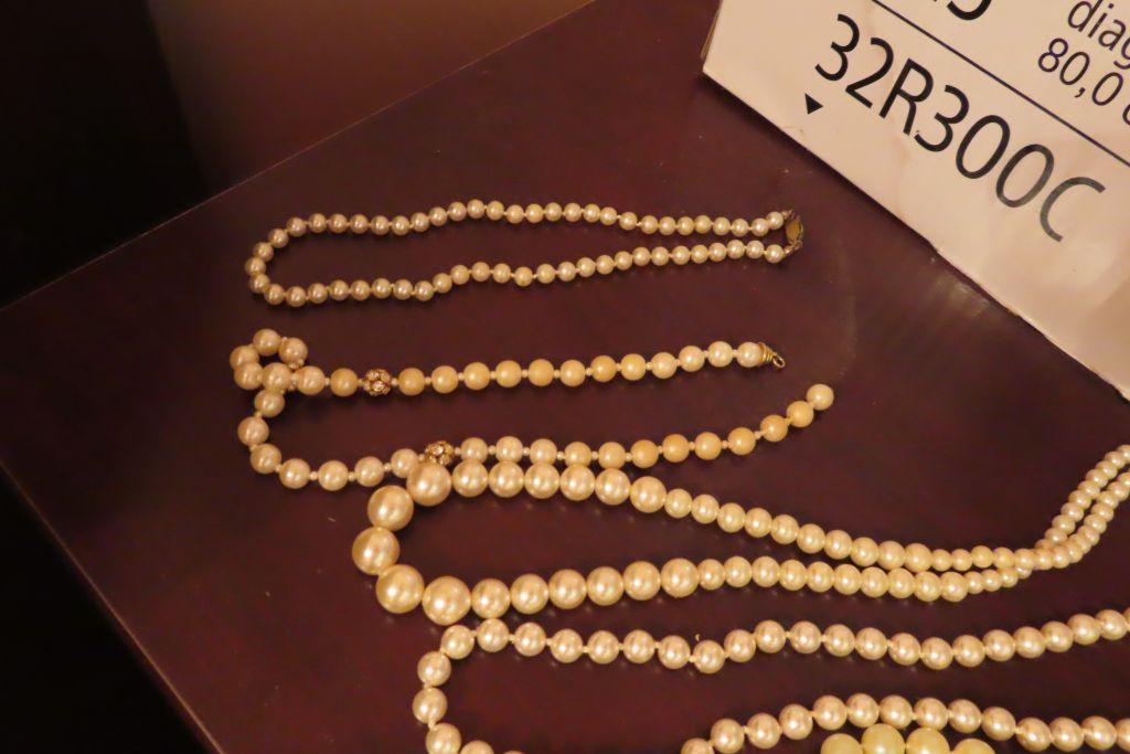 VARIETY OF PEARL JEWELRY