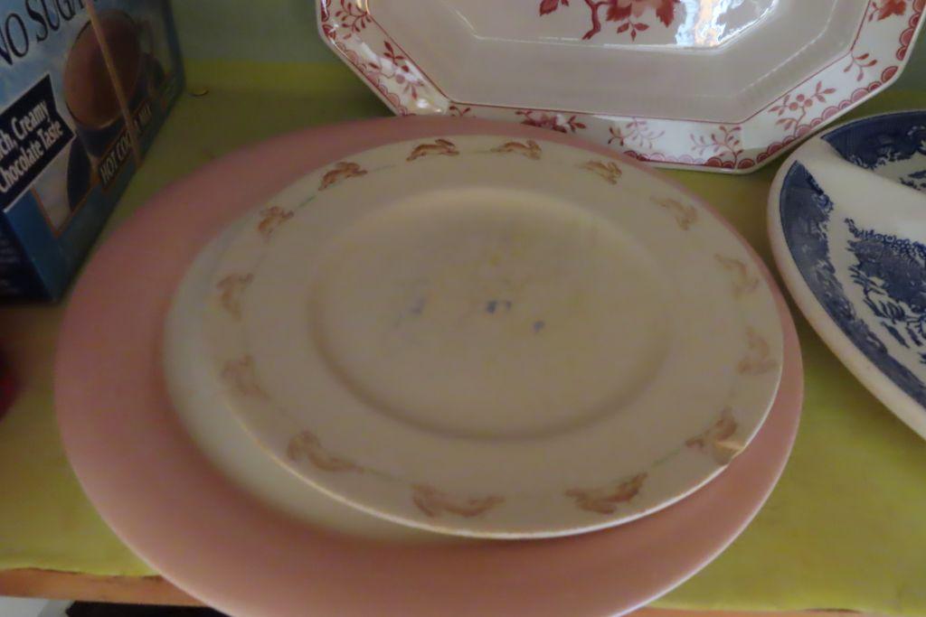 VARIETY OF GLASSWARE INCLUDING NIKKO CHINA PIECE AND DIVIDED PLATE