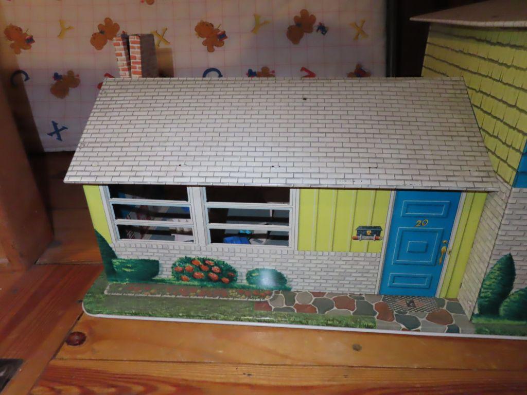 VINTAGE METAL DOLLHOUSE