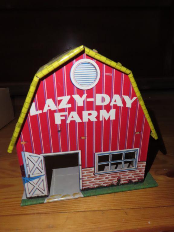 VINTAGE METAL LAZY DAY FARM BARN WITH ACCESSORIES