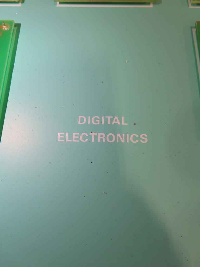 LOT OF 7 DIGITAL ELECTRONICS FUNDAMENTALS TYPE E