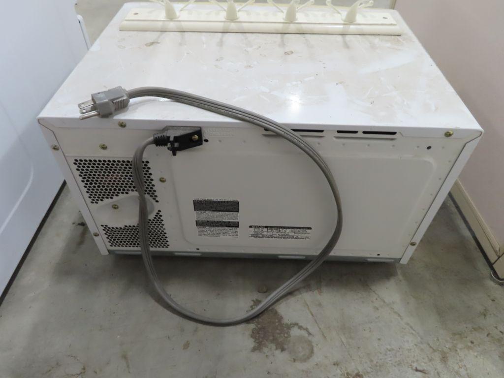 GE STOVE AND SHARP 1100 WATT MICROWAVE