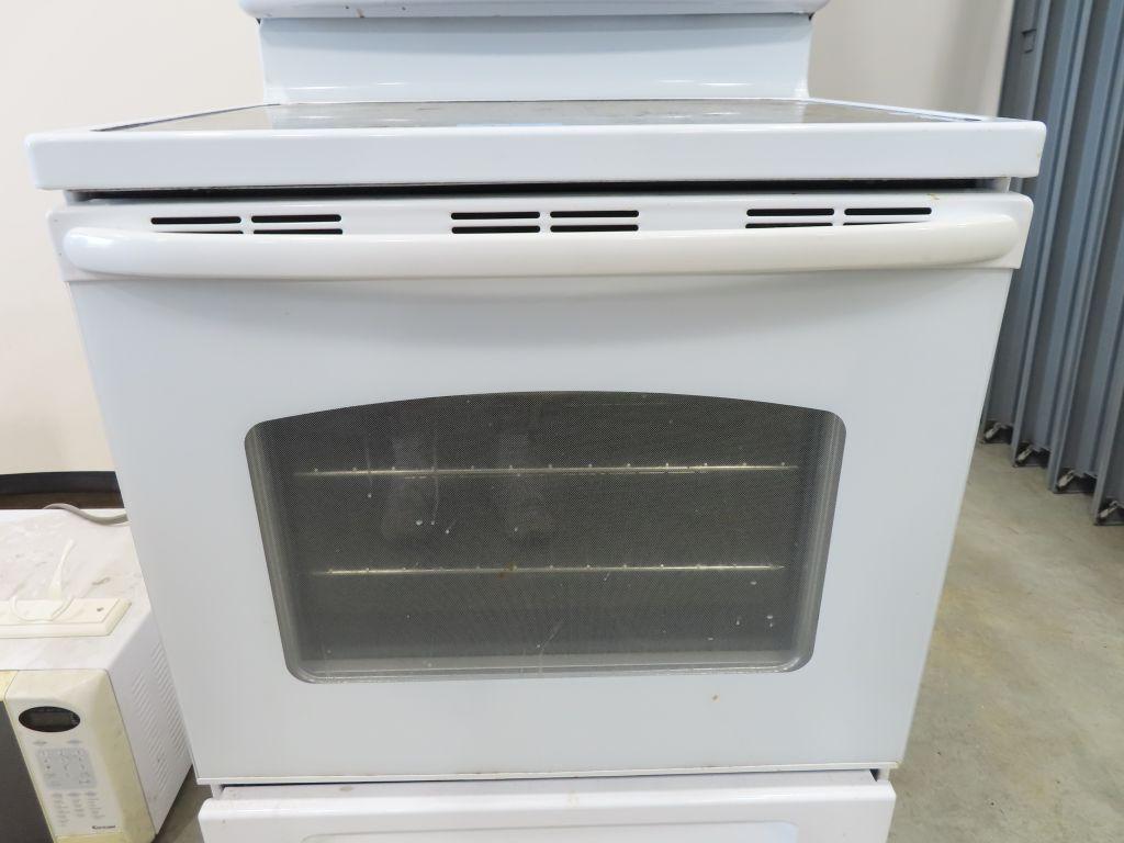 GE STOVE AND SHARP 1100 WATT MICROWAVE