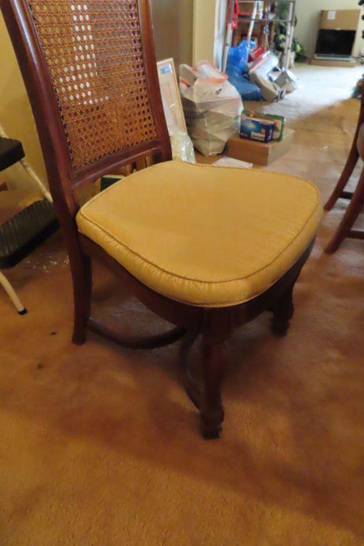 THOMASVILLE DINING TABLE, 2 LEAVES, AND 6 CHAIRS. 2 ARE HOST. BRING HELP TO