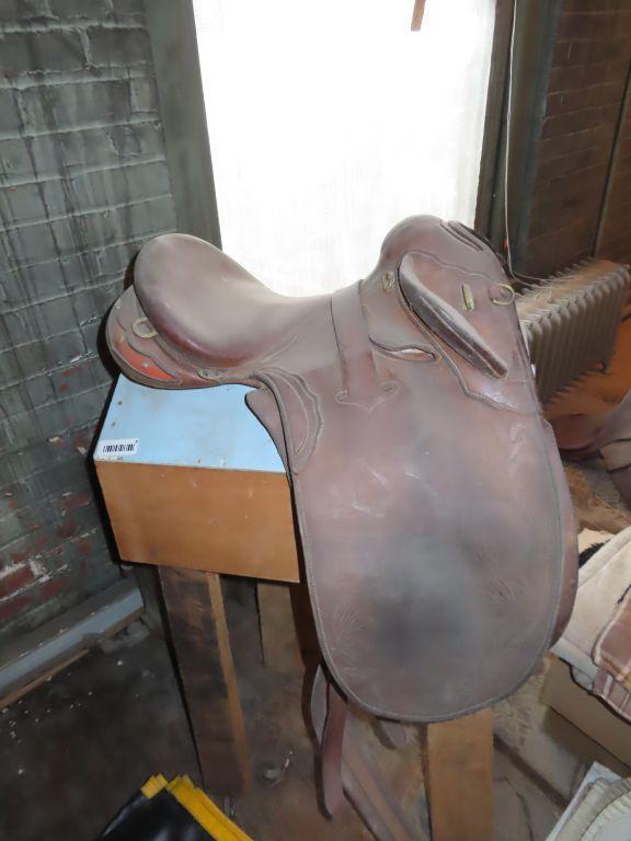 leather saddle with saddle stand