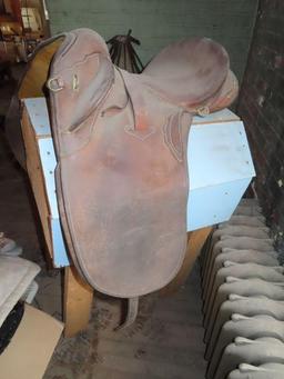 leather saddle with saddle stand