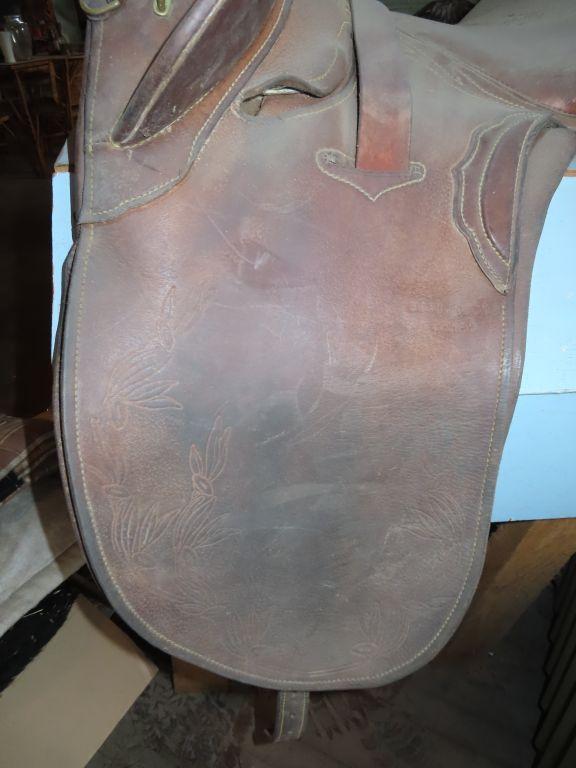 leather saddle with saddle stand