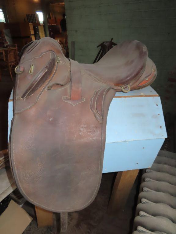 leather saddle with saddle stand