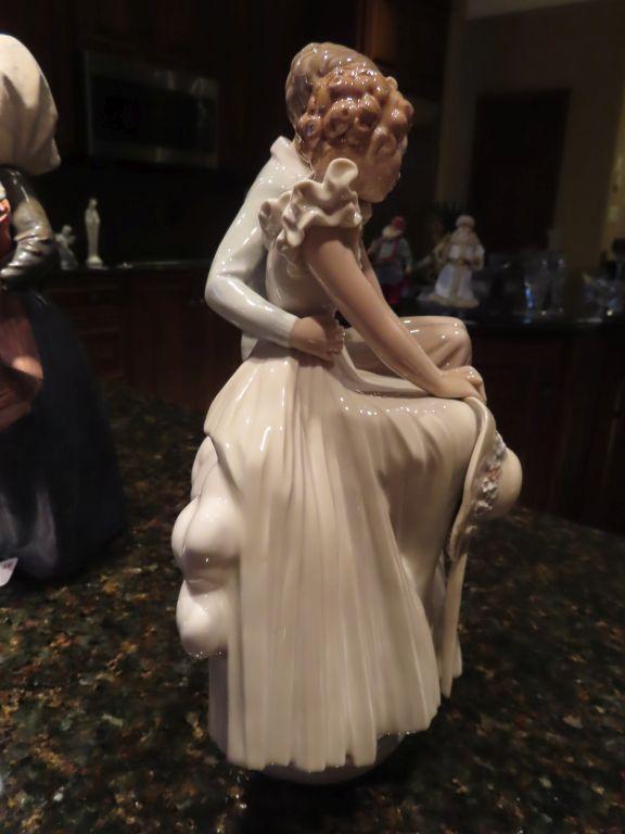 Lladro couple figurine