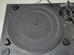 Numark model TT1400 turntable with case