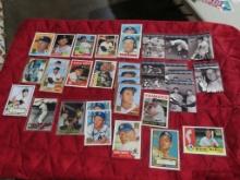 Lot of 32 Mickey Mantle baseball cards
