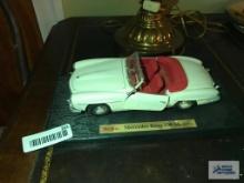 MAISTO 1955 MERCEDES-BENZ 190 SL DIECAST CAR