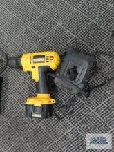 DeWalt 12 volt drill with one battery and charger