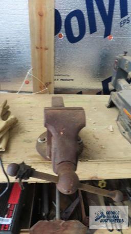 Reed Manufacturing Company vise, number 204-1/2A. Bring tools for removal.