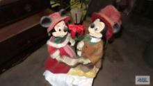Mickey and Minnie 24 volt animated caroling decoration. Missing power cord and top of lampshade.