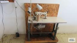 Singer commercial sewing machine with foldable platform