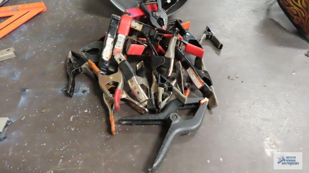 Large amount of spring clamps