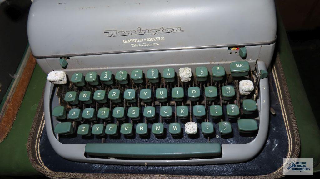 Vintage Remington Deluxe typewriter