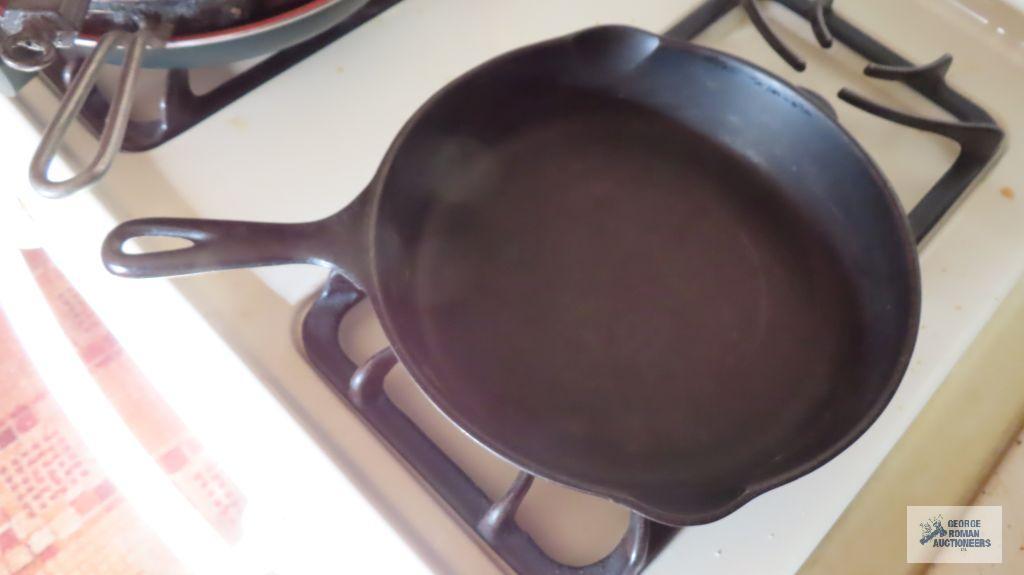 Wagner Ware number 8 cast iron skillet