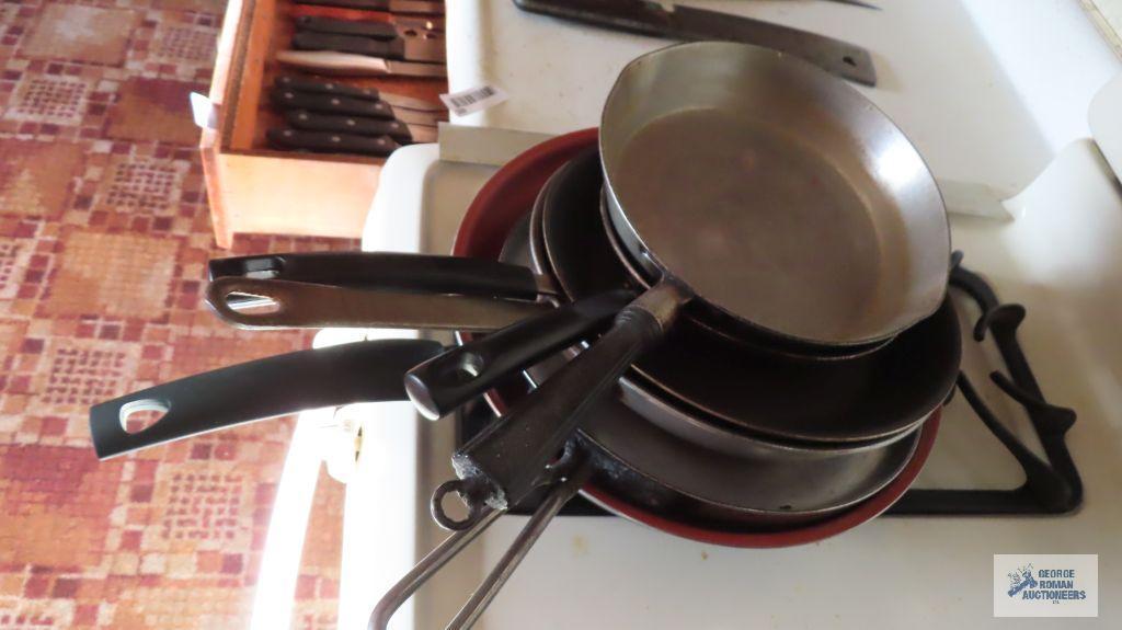 Lot of assorted skillets