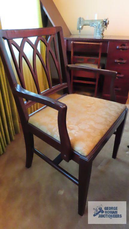 Vintage mahogany dining room table with six chairs and two extra leaves