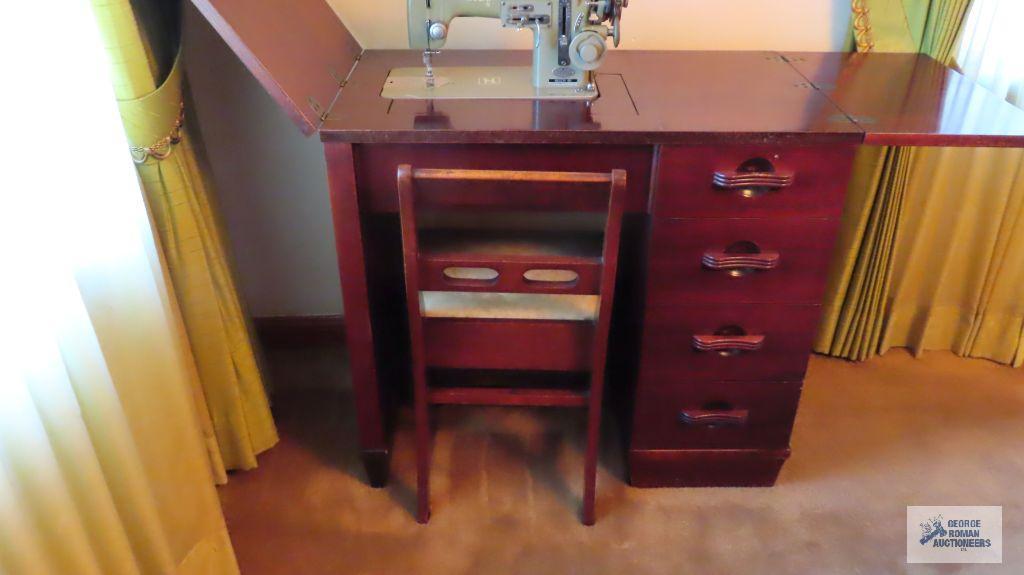 Neccchi sewing machine with cabinet
