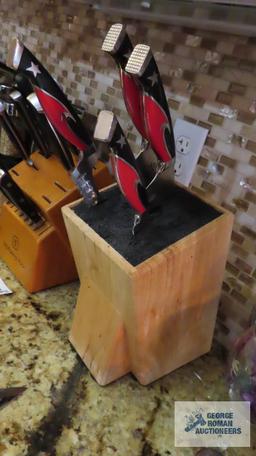 Knife block with Knuckle Sandwich knives