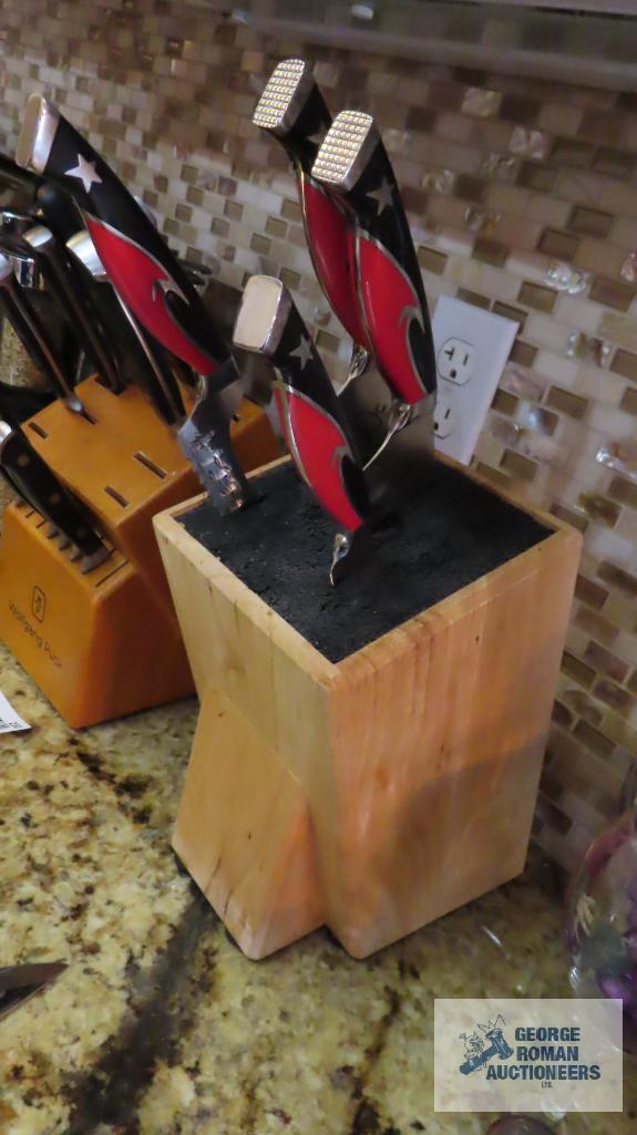 Knife block with Knuckle Sandwich knives