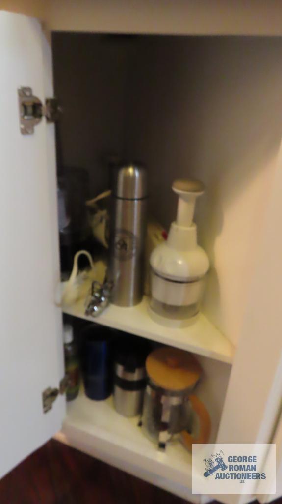 Small kitchen appliances, travel mugs, etc