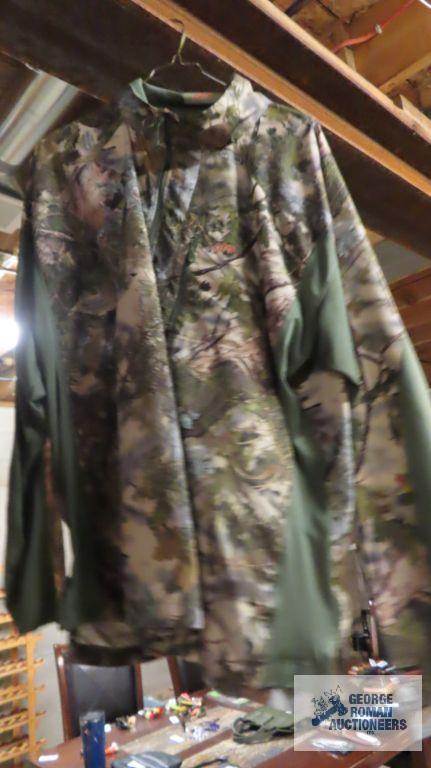 camouflage hunting suit, size...4X