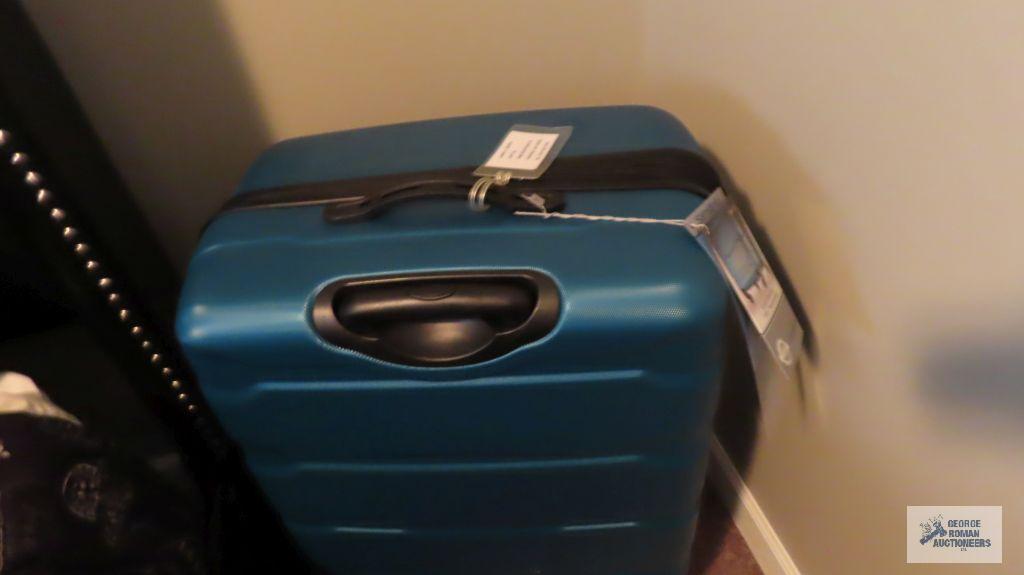Samsonite spinner luggage