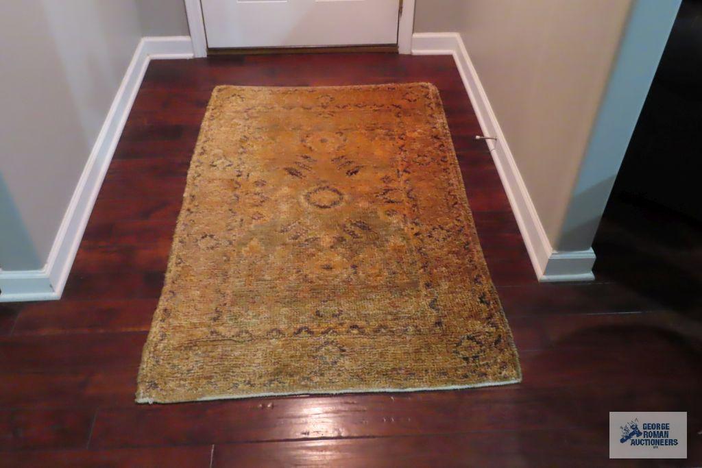 Decorative rug, approximately 3x5