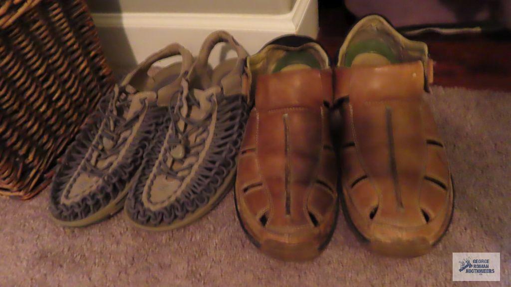 Men's casual shoes, size 11