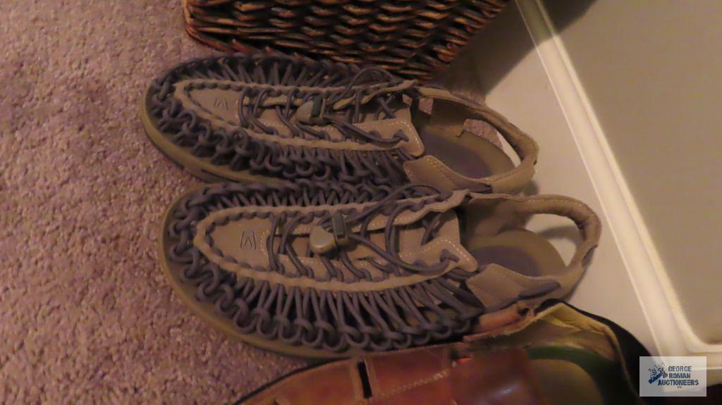 Men's casual shoes, size 11