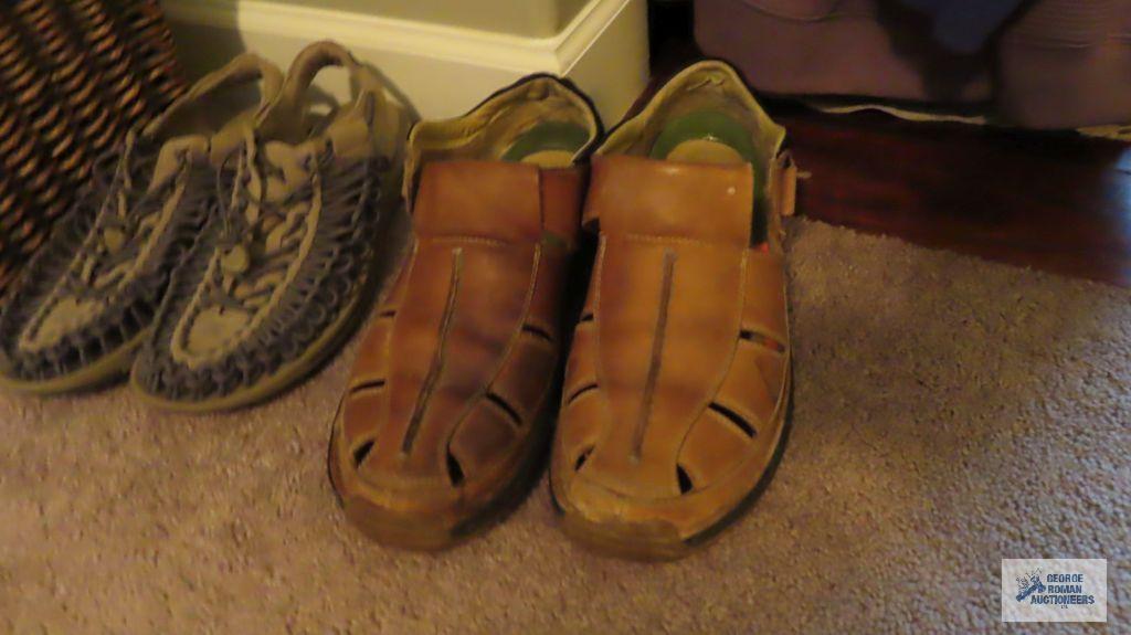 Men's casual shoes, size 11