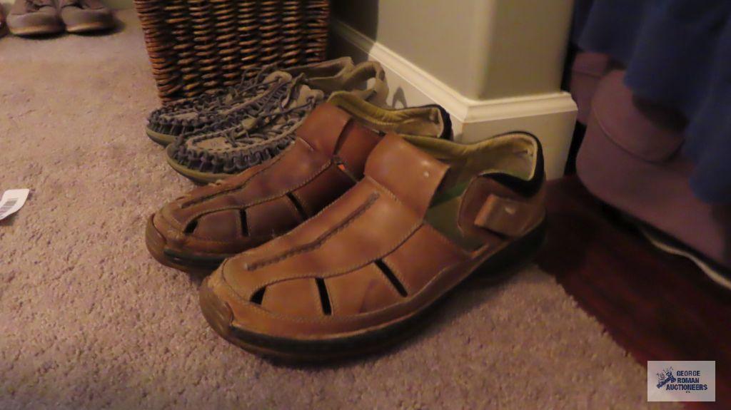 Men's casual shoes, size 11