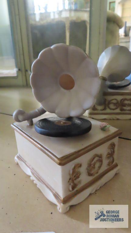 Victrola music box