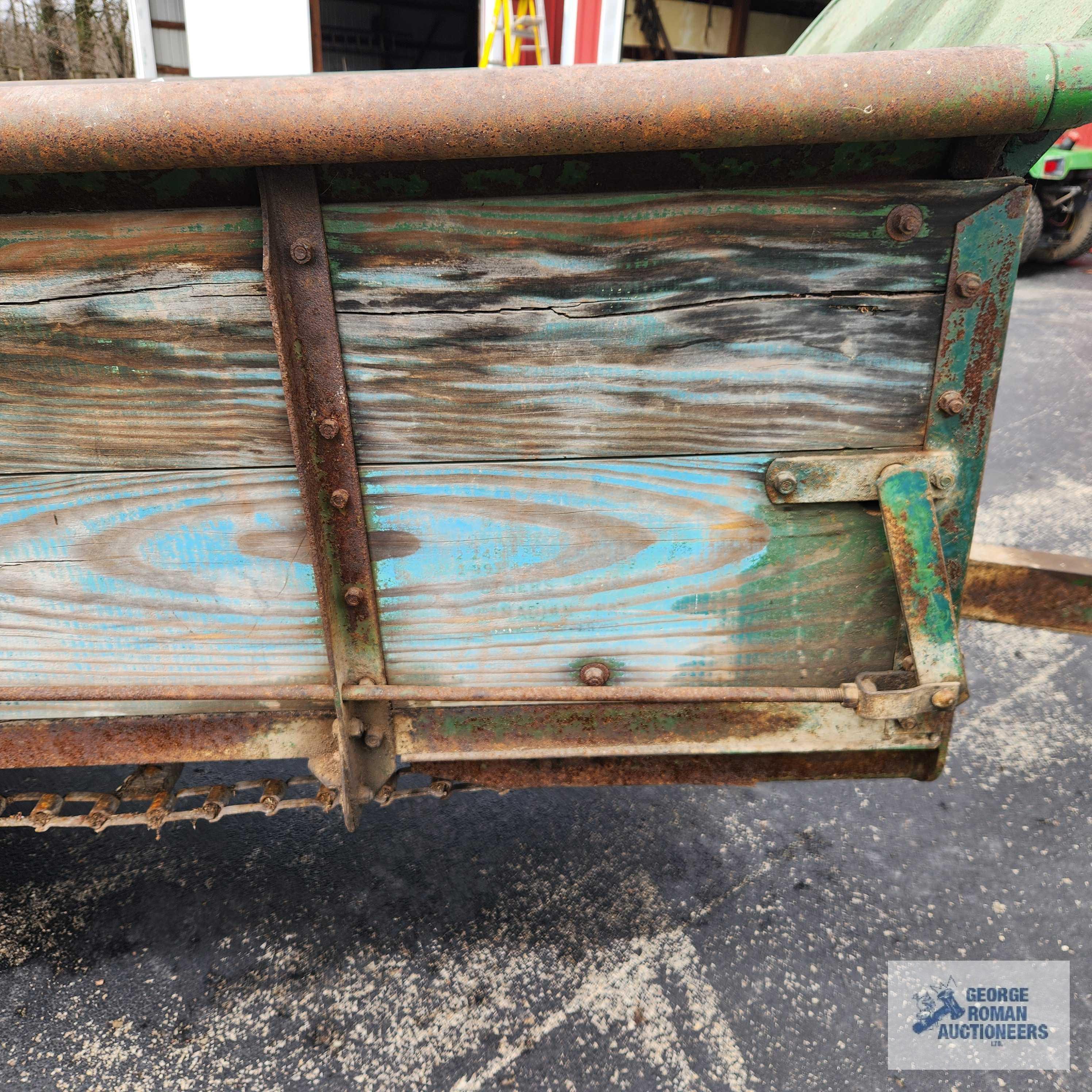 John Deere antique manure spreader. 47 inches to outside rails. Approximately 191 inches overall