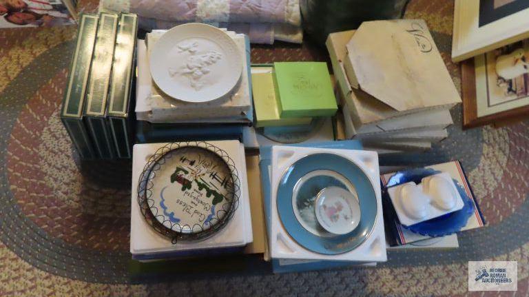 Large collection of plates including Holly Hobbie,...Charles Dickens Christmas limited edition plate