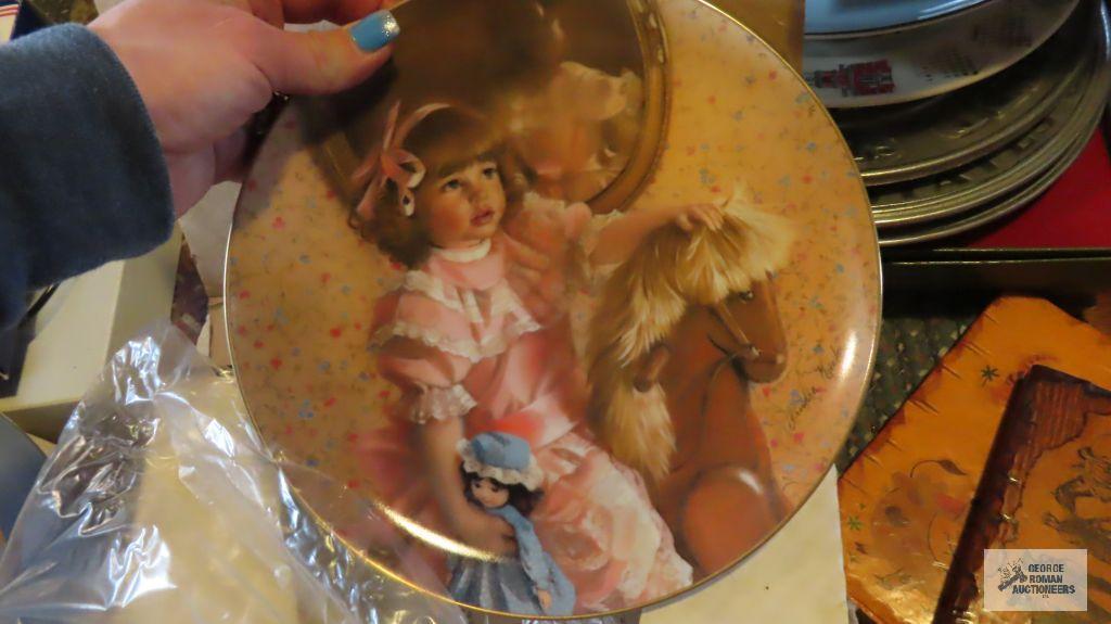 Assorted collector plates including Carol Lawson plates, Reco plates, Holly Hobbie and Americana
