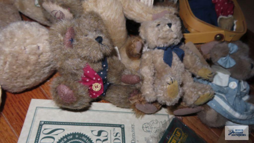 Assorted...Boyd's bears