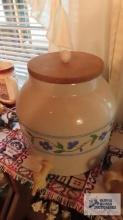 Pottery water or lemonade container