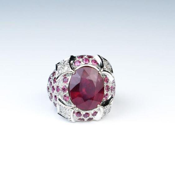 Extraordinary 9.07 Carat Ruby & Diamond Ring