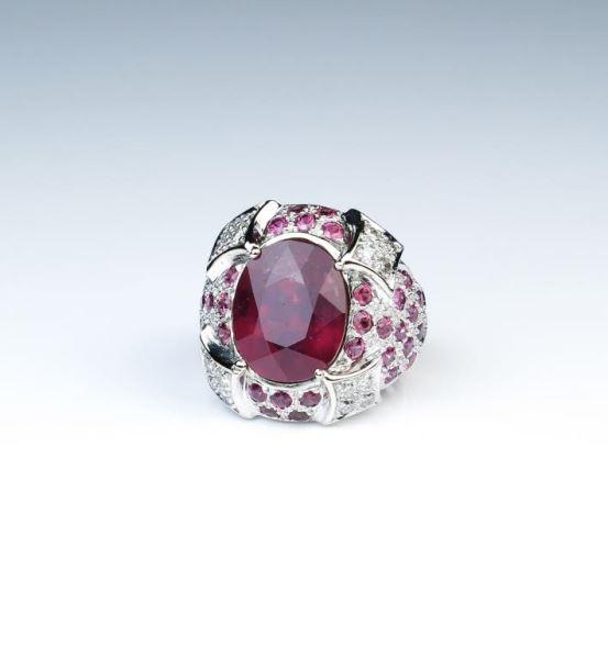 Extraordinary 9.07 Carat Ruby & Diamond Ring