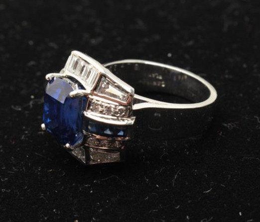 Ceylon Sapphire approx. 6.71 carats and Diamond Ring set in
