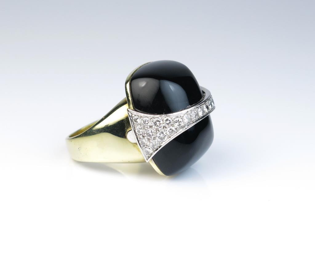 Incredible Italian design ring featuring a fine black Jade and